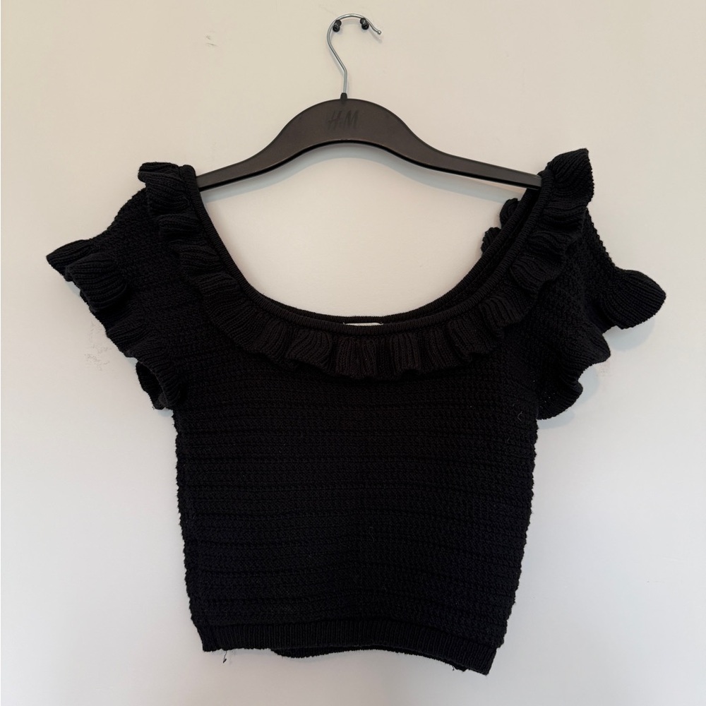H&M Black Ruffled Knit Crop